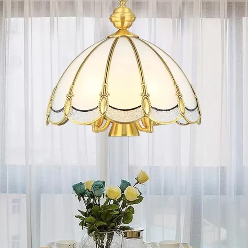 Kleine/grote 3/5 lichts kroonluchterlamp vintage geschulpte opaalglazen plafondverlichting messing Clearhalo