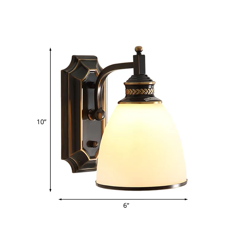Klokvormige opaalglazen schanslamp Traditioneel 1-lamps woonkamerwandverlichtingsidee zwart en goud Clearhalo