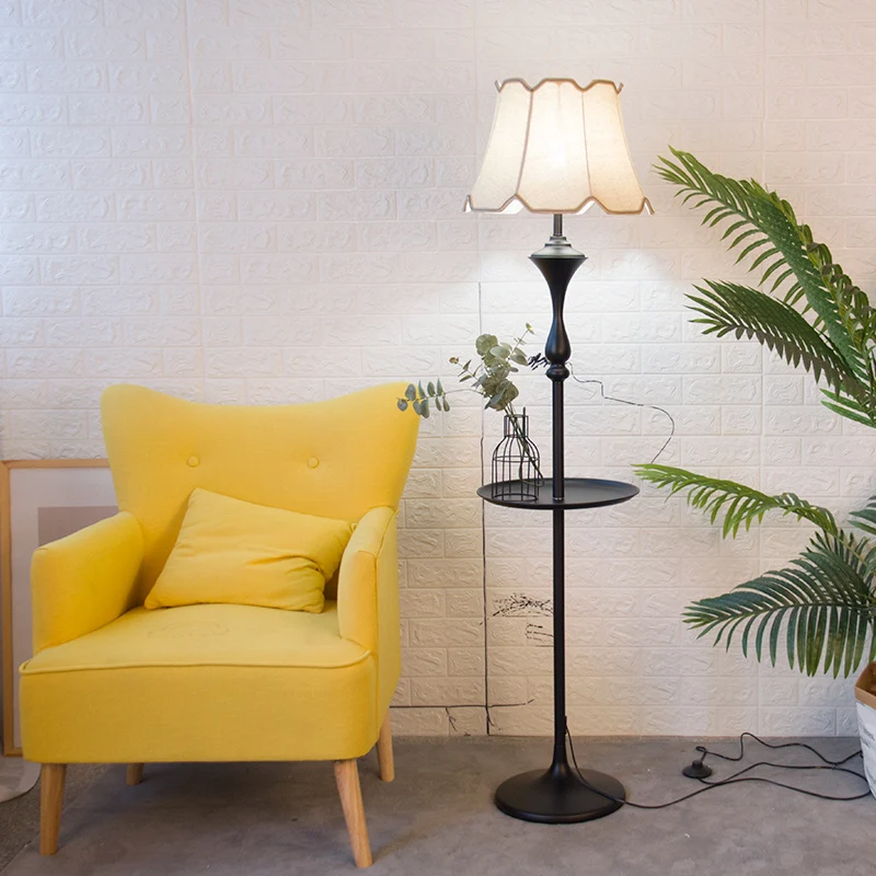Klokvormige stoffen vloerlamp Traditionele staande lamp met één lamp en geschulpte rand Clearhalo