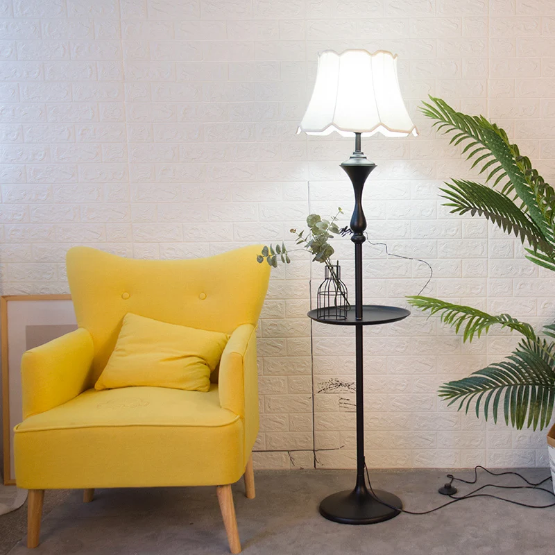 Klokvormige stoffen vloerlamp Traditionele staande lamp met één lamp en geschulpte rand Clearhalo