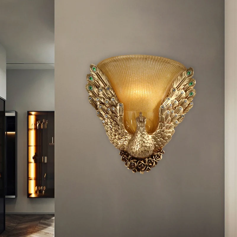 Klokvormige zitkamerwandkandelaar Cottage Amber geribbeld glas 1-kops gouden wandverlichtingsidee met pauwontwerp Clearhalo