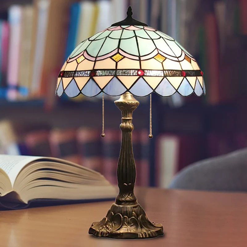 Koepel/kom-leeslamp barokstijl, 1-lichts tafelverlichting van gebrandschilderd glas met metalen voet blauw Clearhalo