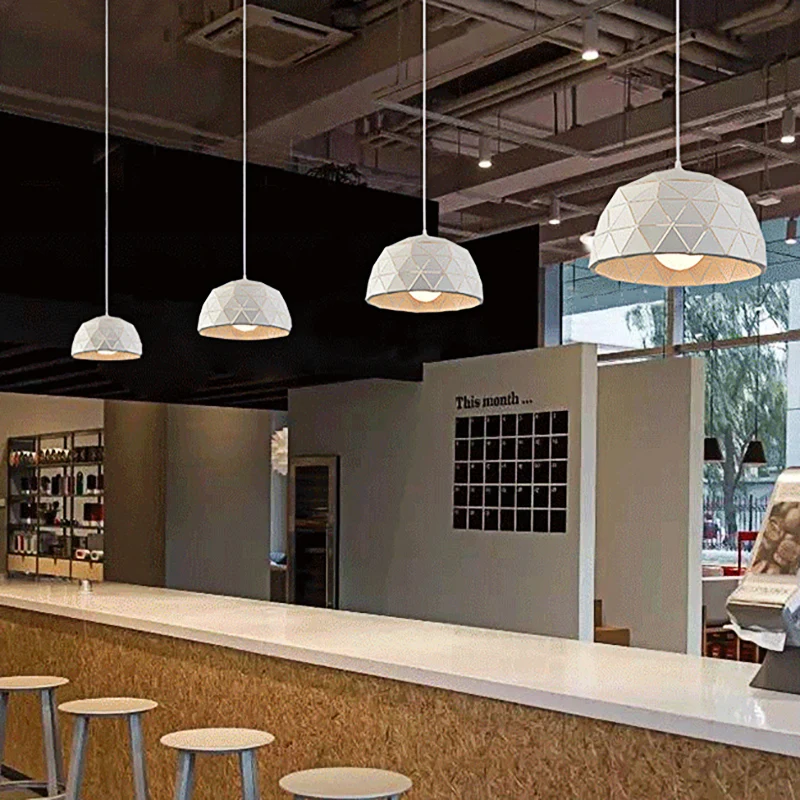 Koepelvormige plafondlamp Scandinavische stijl 12"/14" W 1 licht metalen hanglamp zwart/wit voor koffiewinkel Clearhalo