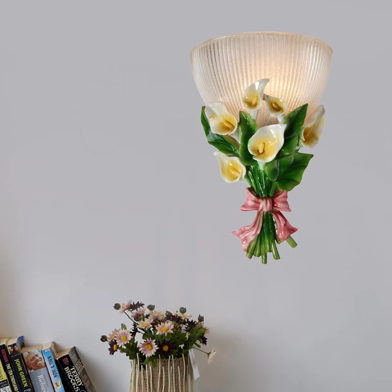 Koepelvormige wandlamp Modern stijlvol geribbeld glas 1 lamp Witte schansverlichting met groen boeketdetail Clearhalo