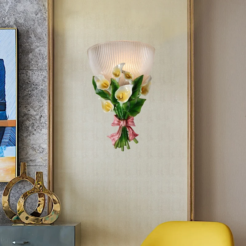 Koepelvormige wandlamp Modern stijlvol geribbeld glas 1 lamp Witte schansverlichting met groen boeketdetail Clearhalo