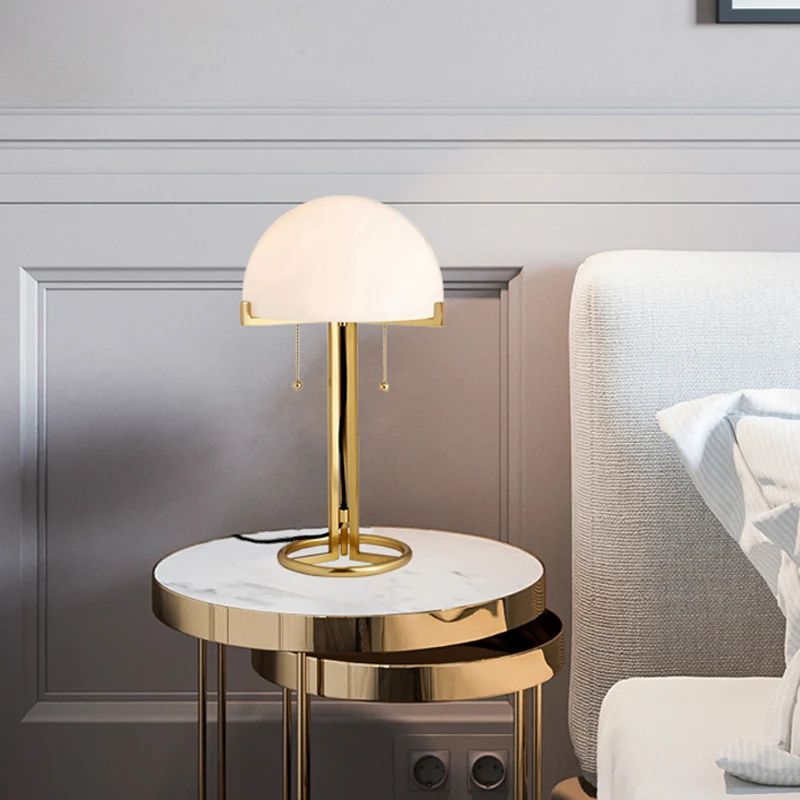 Kom metalen nachtkastje lamp minimalistisch wit glas 1-kops gouden nachtverlichting voor slaapkamer Clearhalo