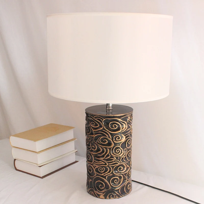 1 kop hars tafelverlichting vintage bronzen scroll-patroon pijler slaapkamer nachtlamp met ronde stoffen lampenkap Clearhalo