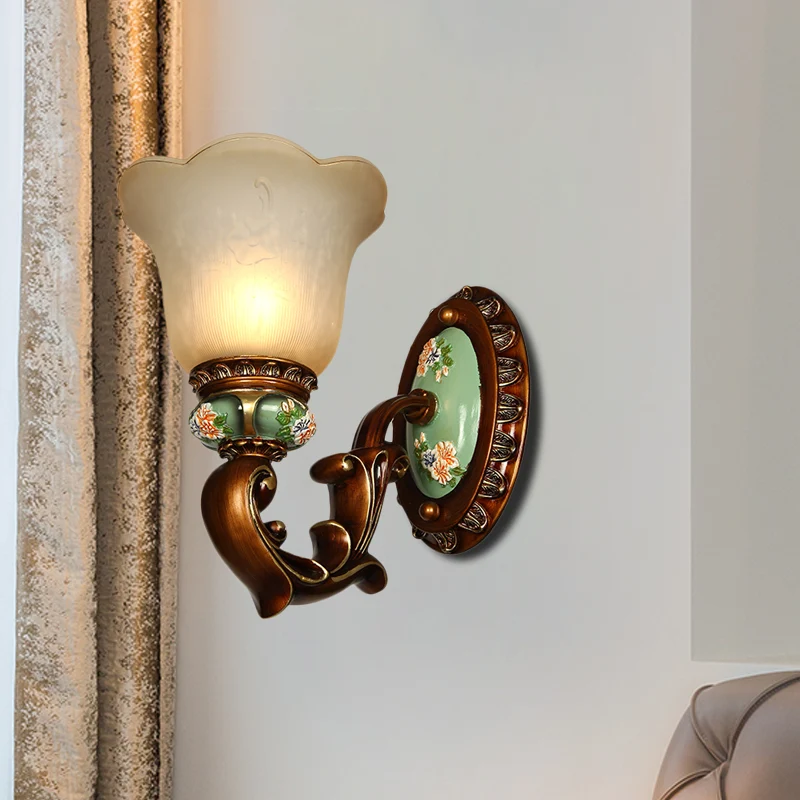 1 kop opaal glazen schanslamp traditionele bruine bloemenvormige gang wandgemonteerde verlichting Clearhalo
