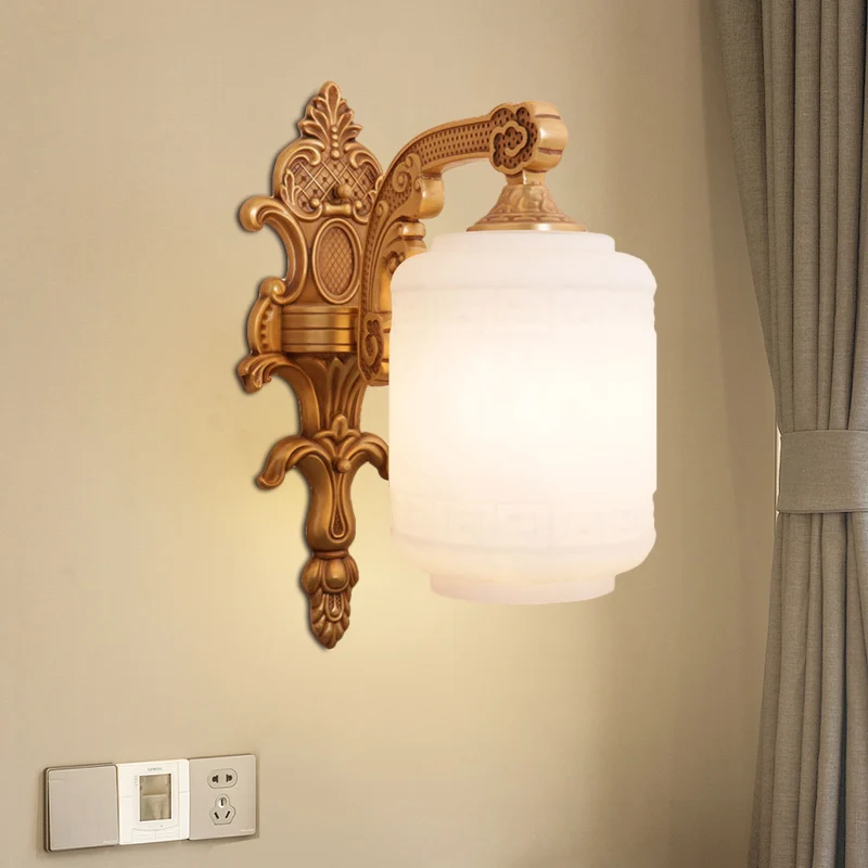 1 kop opaal glazen wandlamp traditionele messing lantaarn schaduw wandkandelaar verlichting voor woonkamer Clearhalo