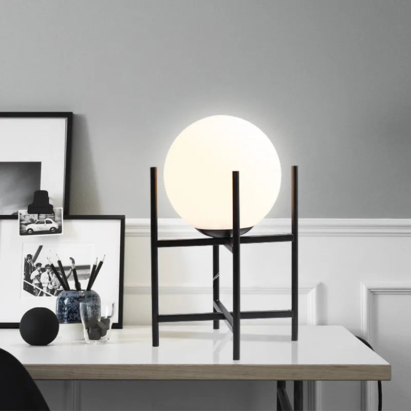 1 kop studie bureaulamp modernisme zwart/goud leesboeklamp met bol opaal glazen kap Clearhalo