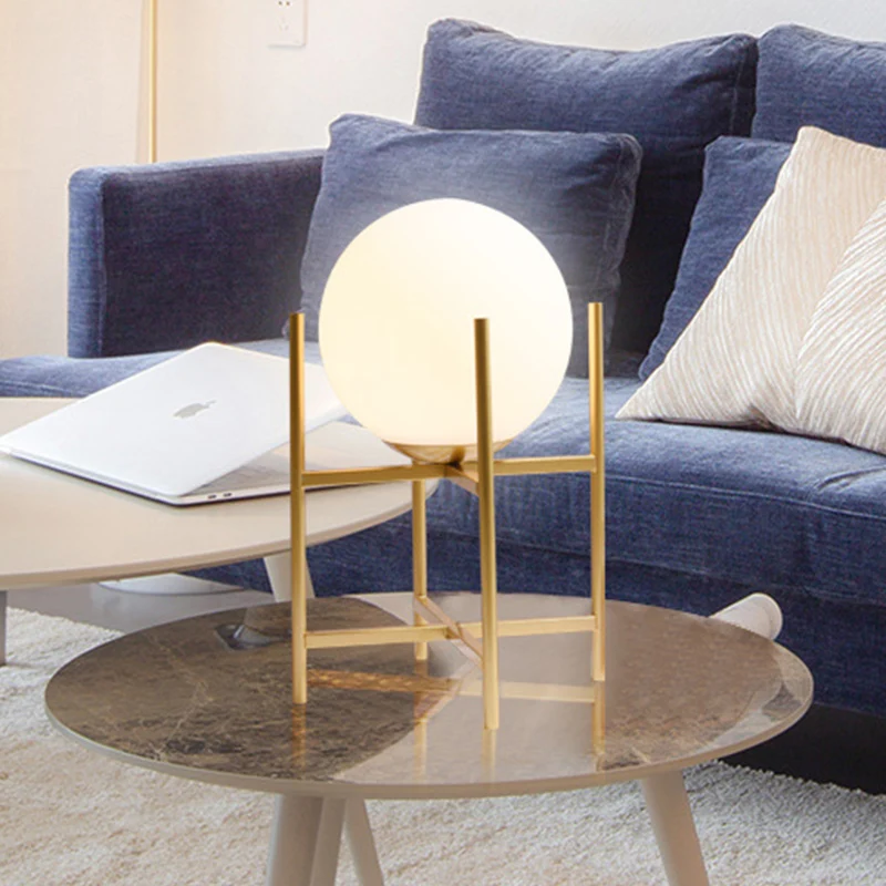 1 kop studie bureaulamp modernisme zwart/goud leesboeklamp met bol opaal glazen kap Clearhalo