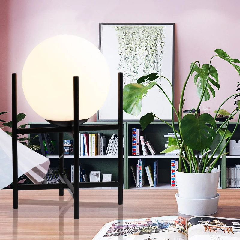 1 kop studie bureaulamp modernisme zwart/goud leesboeklamp met bol opaal glazen kap Clearhalo