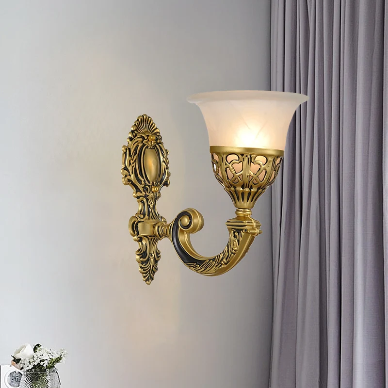 1 lamp matglas schanslamp klassiek brons woonkamer wandgemonteerde lamp met gesneden achterplaat Clearhalo
