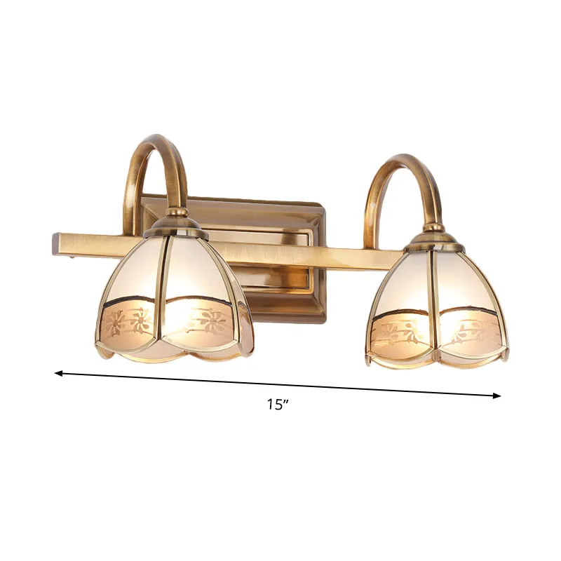 2/3 lampen lineair wandgemonteerd licht traditioneel messing metalen make-uplamparmatuur met koepel matglazen kap Clearhalo