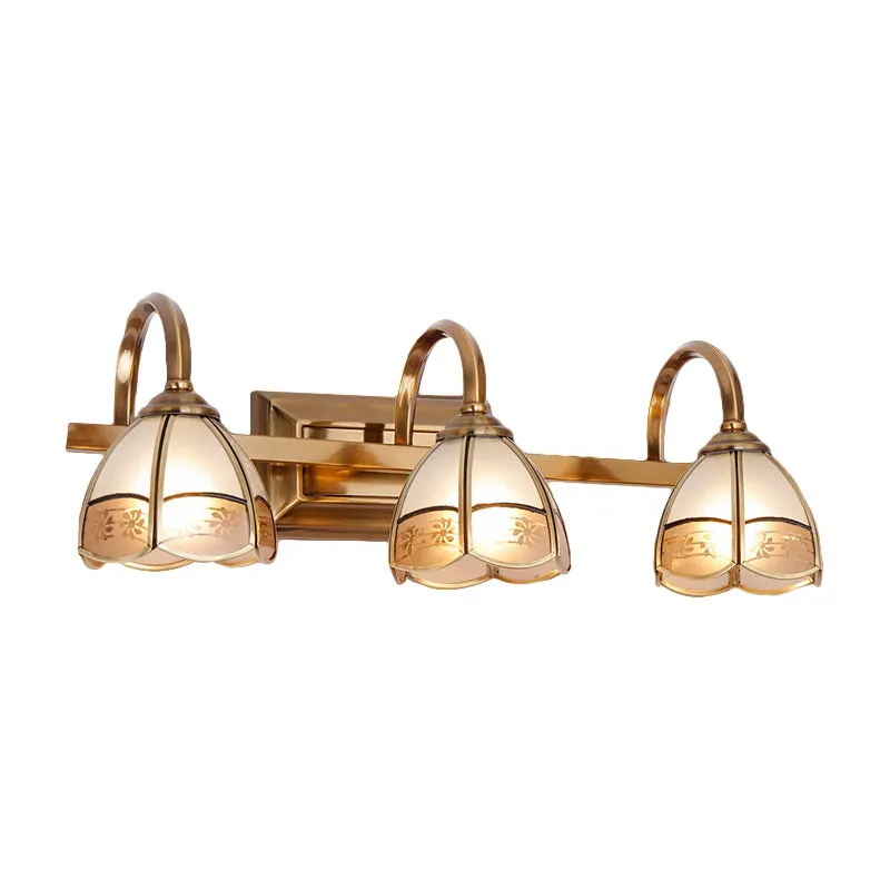 2/3 lampen lineair wandgemonteerd licht traditioneel messing metalen make-uplamparmatuur met koepel matglazen kap Clearhalo