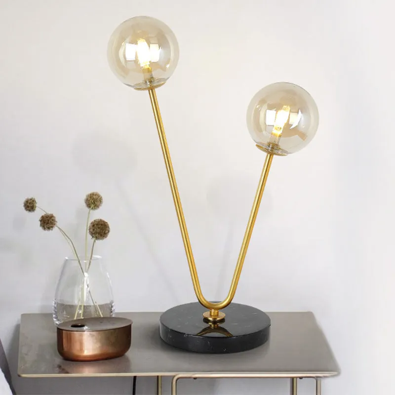 2 lampen slaapkamer tafellamp postmodern zwart en goud nachtlampje met dubbele bal amberkleurige glazen kap Clearhalo