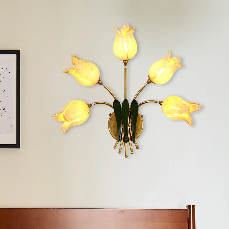 5 lampen wandlamp blaker Amerikaanse tuin slaapkamer LED-wandverlichting armatuur met lelie/tulp matglazen kap goud Clearhalo