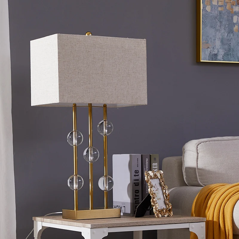 Landelijk rechthoekig nachtlampje 1 lichte stoffen tafellamp beige voor slaapkamer met kristallen decoratie Clearhalo