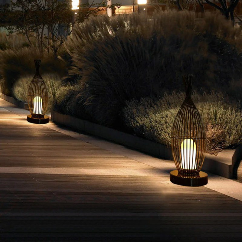 Langwerpige gazonverlichting Simplicity Iron 1-lichtbruine vloerlamp met acrylkap Clearhalo
