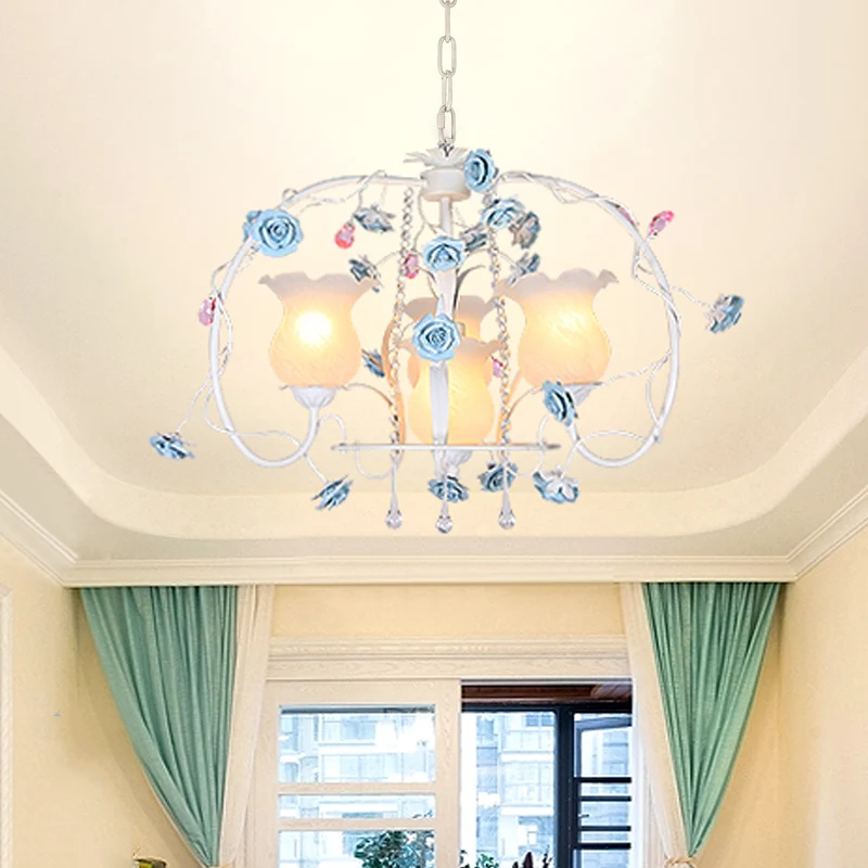 Langwerpige metalen kroonluchter lichte romantische pastorale 4-kops slaapkamer hanglamp met witte glazen kap Clearhalo