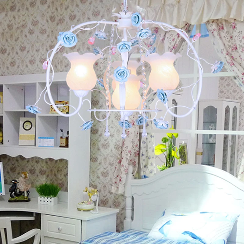 Langwerpige metalen kroonluchter lichte romantische pastorale 4-kops slaapkamer hanglamp met witte glazen kap Clearhalo
