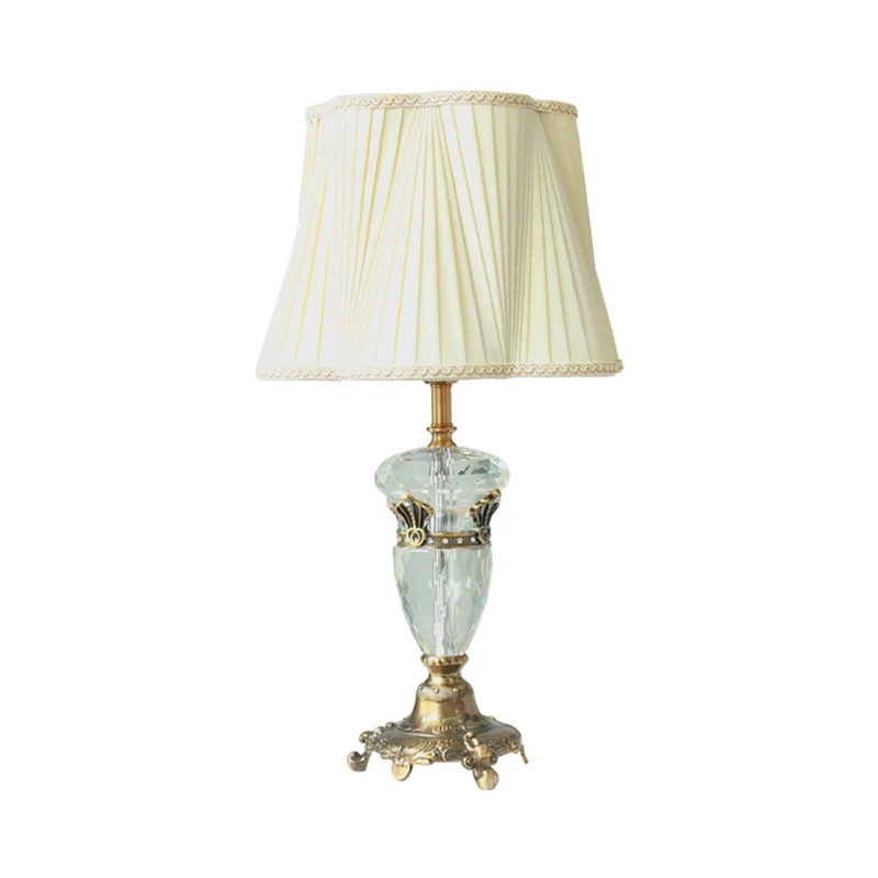 1 lichte stoffen nachtkastjelamp Traditionele witte trommelvormige slaapkamertafellamp met kristallen decoratie Clearhalo