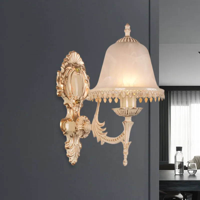 1/2 Lights Bell Sconce Lamp Klassiek Beige Frosted Glass Wandgemonteerd lichtarmatuur voor woonkamer Clearhalo