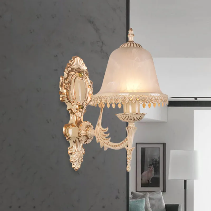 1/2 Lights Bell Sconce Lamp Klassiek Beige Frosted Glass Wandgemonteerd lichtarmatuur voor woonkamer Clearhalo