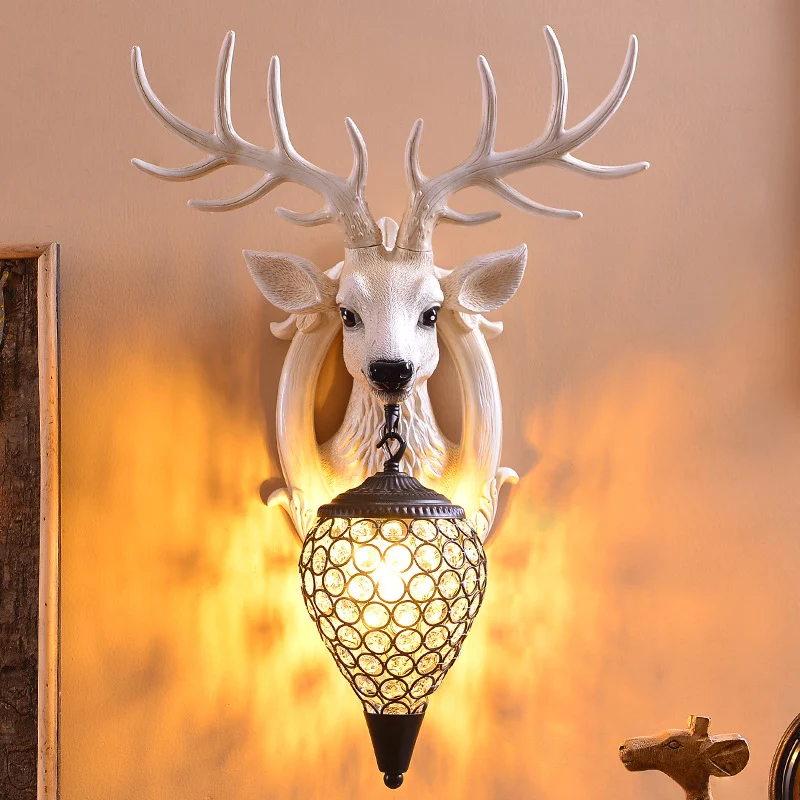 Lodge Deer Head wandlamp, 1 lamp, wandkandelaar van hars met traanvormige kristallen kap Clearhalo