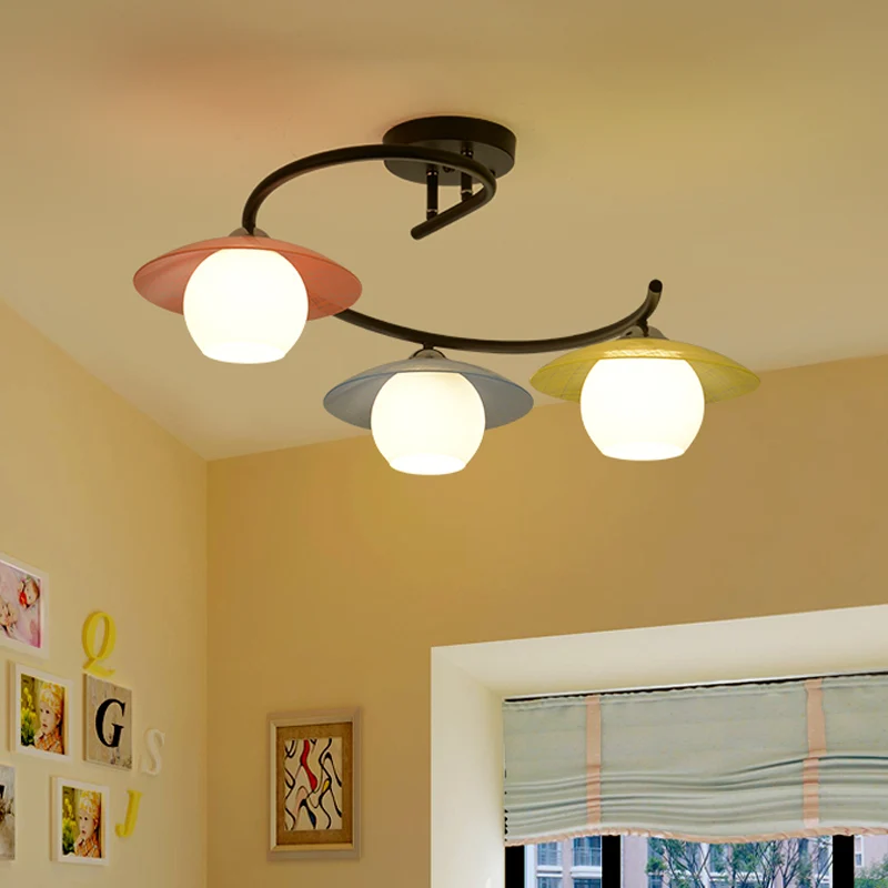 Macaron wervelijzer, semi-inbouw, 3 lampen, plafondverlichting zwart met koepelvormige glazen kap en gekleurde schoteldop...