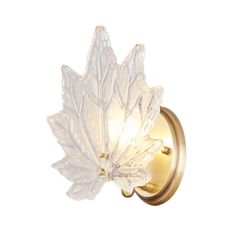 Maple Leaf Slaapkamer Wandlamp Helder Kristal 1 Kops Eigentijdse Wandkandelaar met Ronde Achterplaat Goud Clearhalo