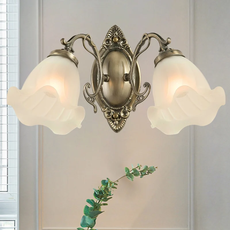 Mat wit glas met ruches, traditionele wandmontagelamp met 1/2 kop brons/koper Clearhalo