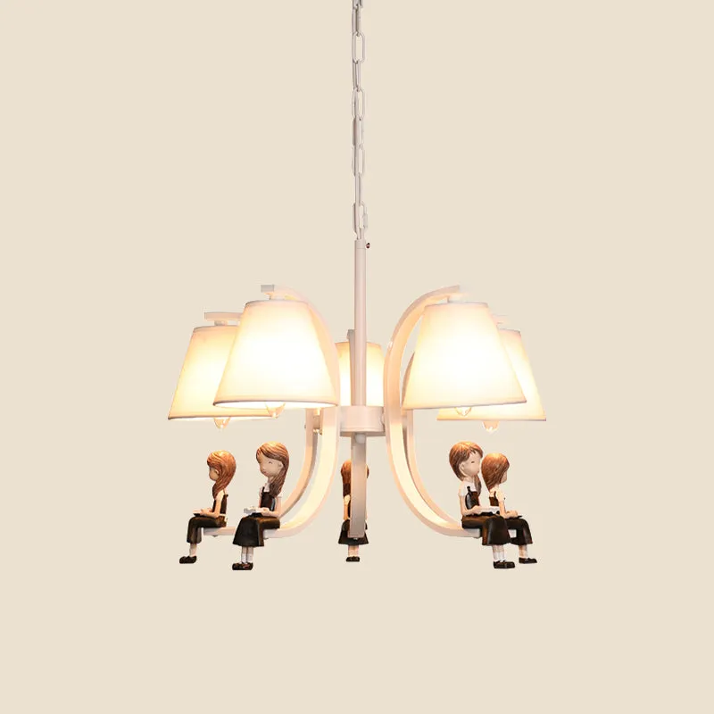 Meisjes/jongen standbeeld hanglamp kinderen ijzer 5-lamps slaapkamer hangende kroonluchter met kegel stoffen lampenkap wit...