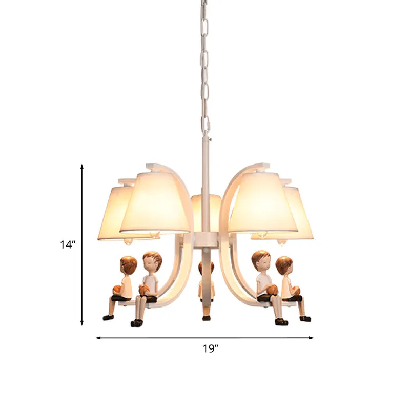 Meisjes/jongen standbeeld hanglamp kinderen ijzer 5-lamps slaapkamer hangende kroonluchter met kegel stoffen lampenkap wit...