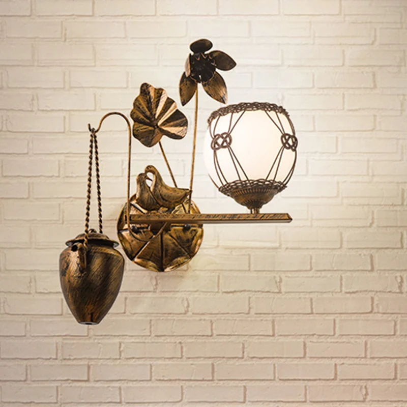 Melkachtig glas antiek messing schanslamp Orb 1-lichts landelijke stijl wandmontage verlichting voor eetkamer Clearhalo