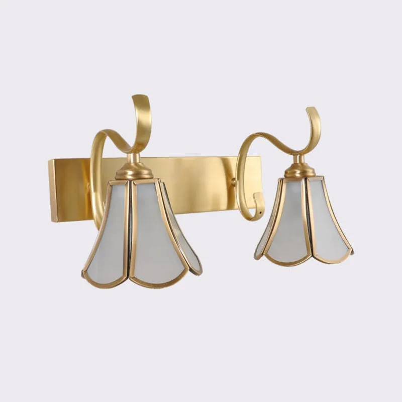 Melkachtig glas goud ijdelheid verlichting bloem 1/2/3-licht koloniale blaker lichtarmatuur met zwenkarm Clearhalo