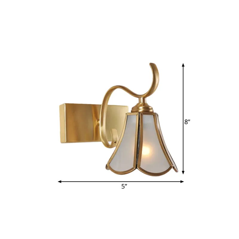 Melkachtig glas goud ijdelheid verlichting bloem 1/2/3-licht koloniale blaker lichtarmatuur met zwenkarm Clearhalo