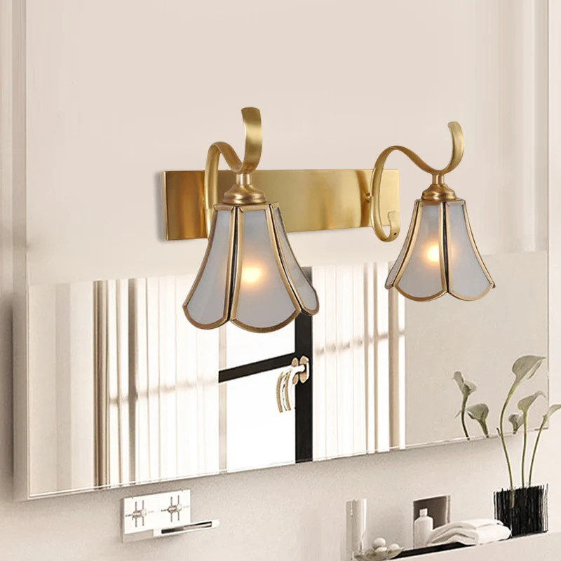 Melkachtig glas goud ijdelheid verlichting bloem 1/2/3-licht koloniale blaker lichtarmatuur met zwenkarm Clearhalo