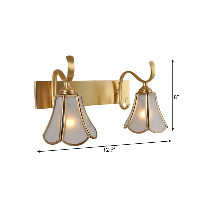 Melkachtig glas goud ijdelheid verlichting bloem 1/2/3-licht koloniale blaker lichtarmatuur met zwenkarm Clearhalo