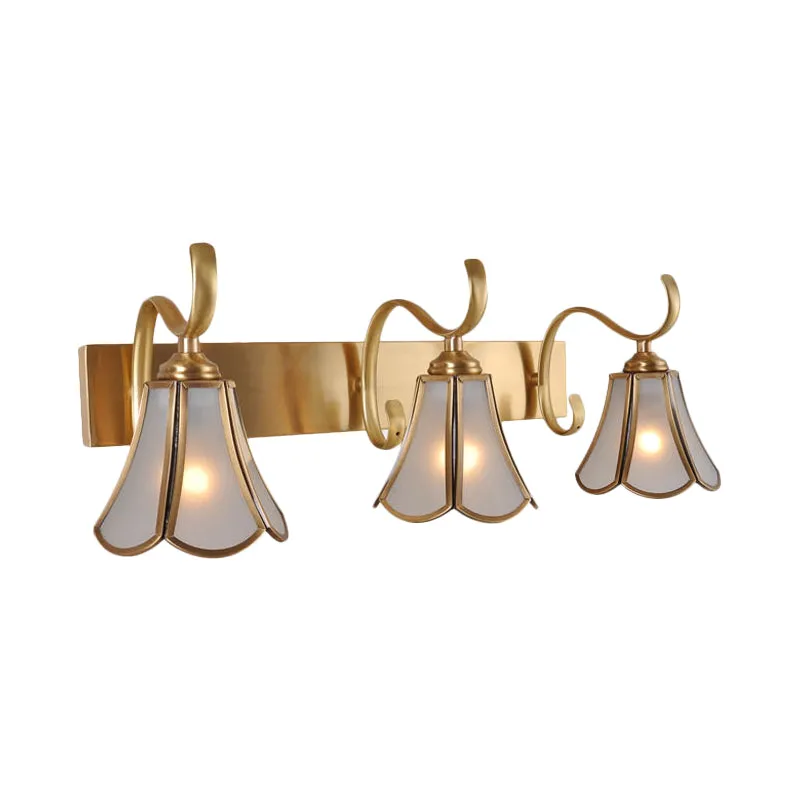 Melkachtig glas goud ijdelheid verlichting bloem 1/2/3-licht koloniale blaker lichtarmatuur met zwenkarm Clearhalo