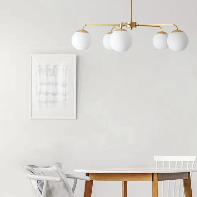 Melkachtige glazen mondiale kroonluchterlamp Hedendaags 5-kops messing hangend plafondlicht Clearhalo
