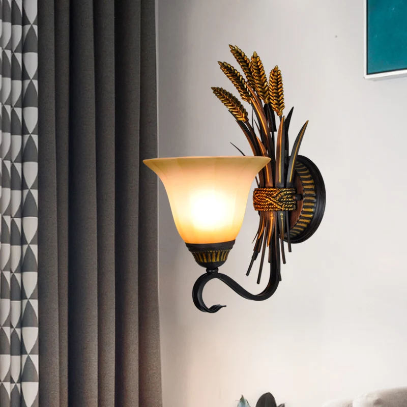 Melkglas Messing Schanslamp Uitlopende 1 Kop Traditionalisme Wandmontage Licht met Tarwe Spike Decor Clearhalo