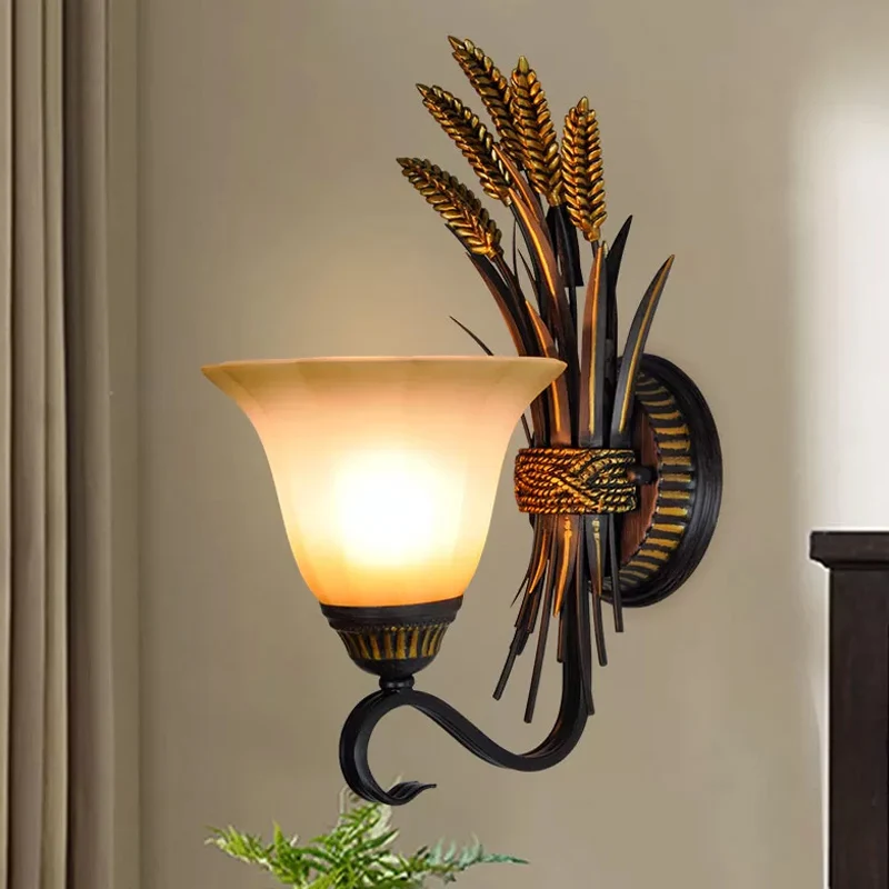 Melkglas Messing Schanslamp Uitlopende 1 Kop Traditionalisme Wandmontage Licht met Tarwe Spike Decor Clearhalo