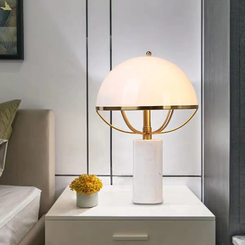 Melkglazen halve bol nachtlamp Designer 2-lichts wit en messing tafellamp met marmeren voetstuk Clearhalo