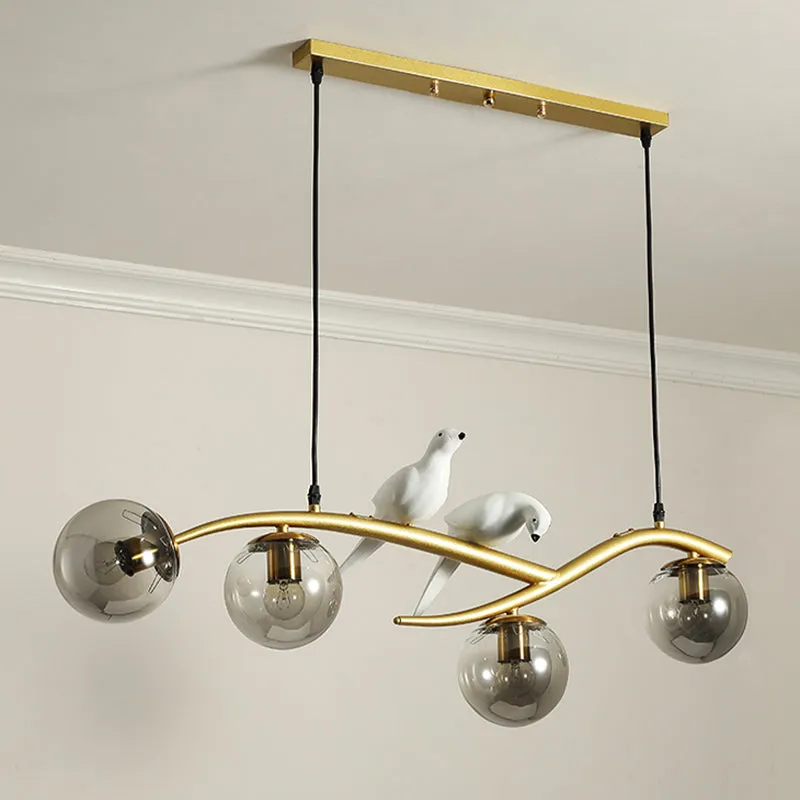 Melkwit/rookgrijs glazen bol kroonluchter licht minimaal 4 lampen ophanging hanglamp zwart/goud met vogeldeco Clearhalo