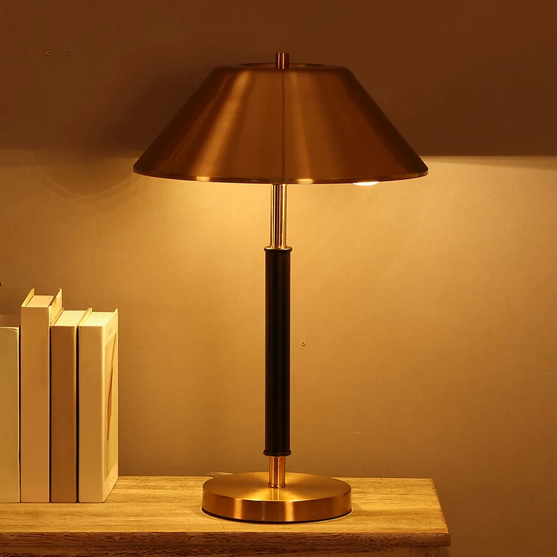 Messing afgeknotte kegel nachtlamp postmoderne 2-lichts metalen tafellamp voor slaapkamer Clearhalo
