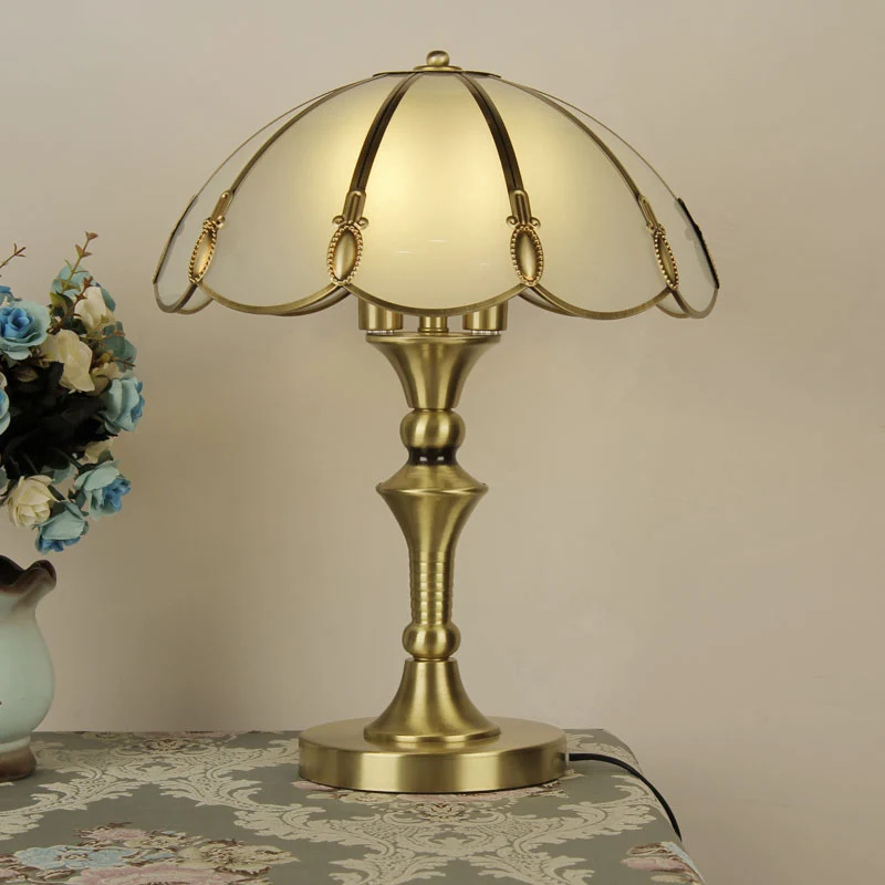 Messing bloem nachtkastje lamp minimalistisch opaal matglas tafellamp voor één slaapkamer Clearhalo