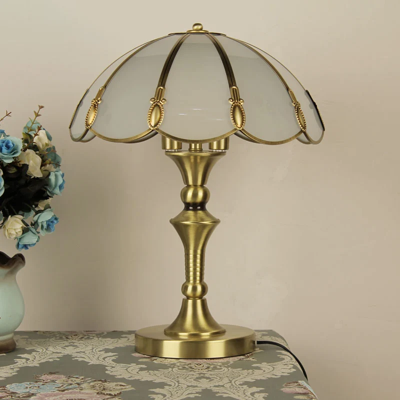 Messing bloem nachtkastje lamp minimalistisch opaal matglas tafellamp voor één slaapkamer Clearhalo