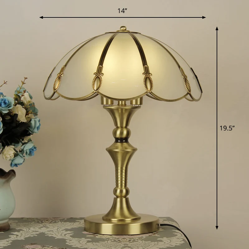 Messing bloem nachtkastje lamp minimalistisch opaal matglas tafellamp voor één slaapkamer Clearhalo