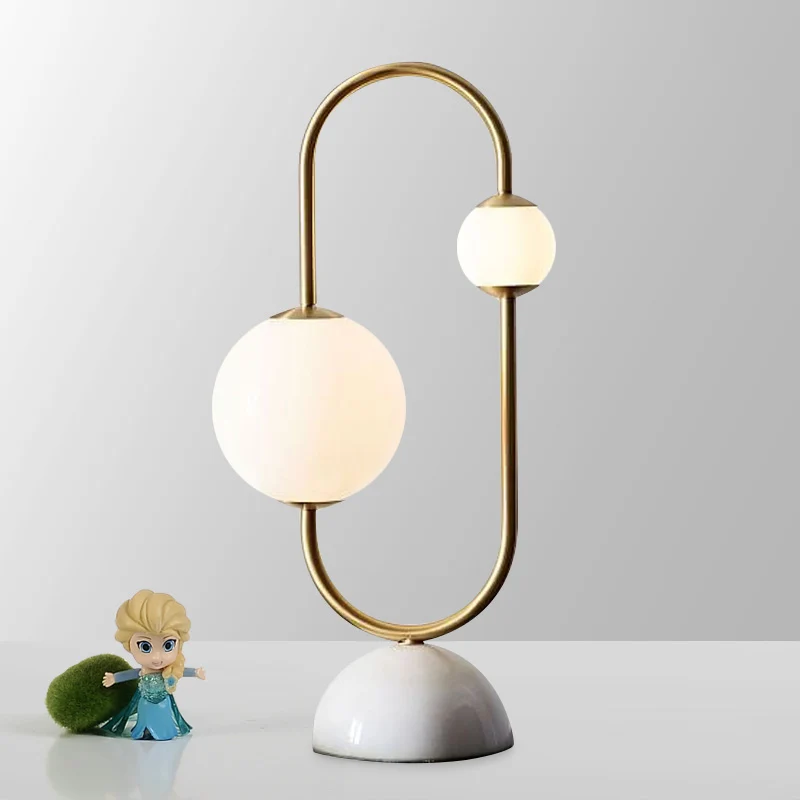 Messing Circuit Design Nachtlamp Postmodern 2 Lampen Wit Glazen Tafelverlichting met Marmeren Voet Clearhalo